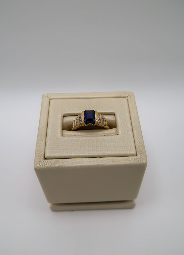 Vintage 14k yellow gold ring with diamonds and emerald-cut sapphire