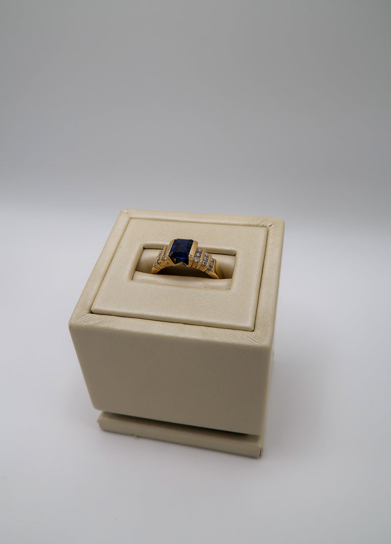 Vintage 14k yellow gold ring with diamonds and emerald-cut sapphire