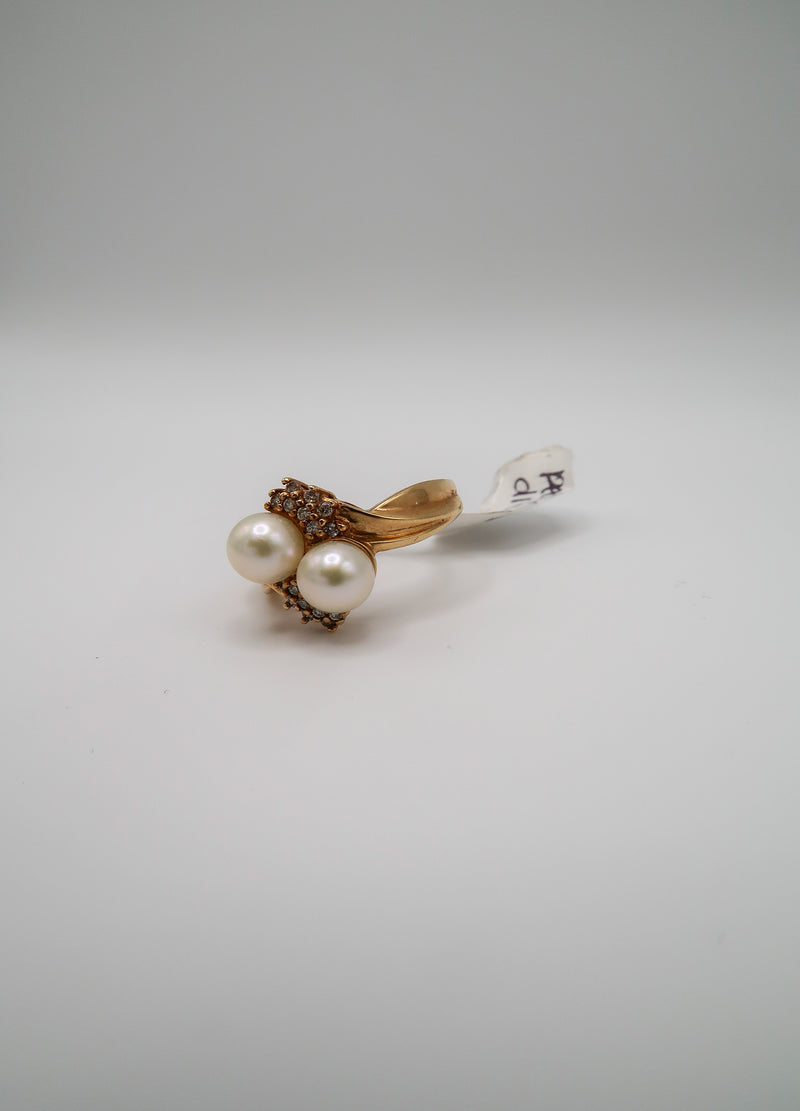 Vintage 10k yellow gold ring with two pearls and diamond clusters