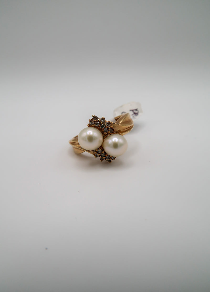 Vintage 10k yellow gold ring with two pearls and diamond clusters