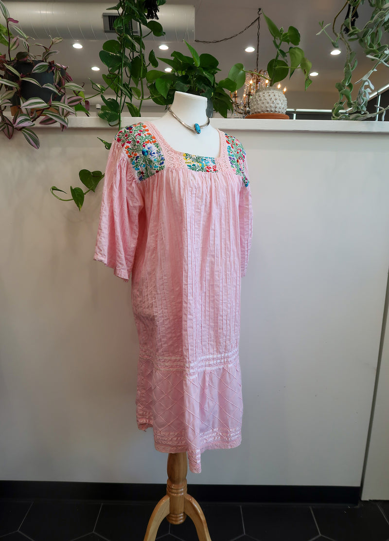 Vintage Embroidered Dress Rizzo's Vintage Embroidered Dress Rizzo's