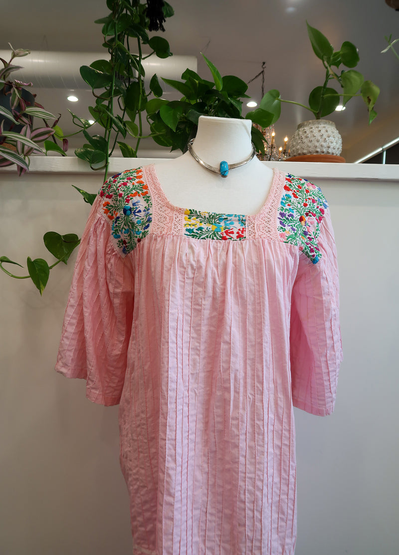 Vintage Embroidered Dress Rizzo's Vintage Embroidered Dress Rizzo's